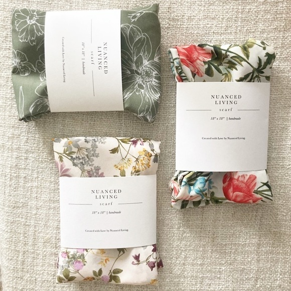 NWT Handmade Floral 18” x 18” Scarf L1043 - Picture 8 of 10